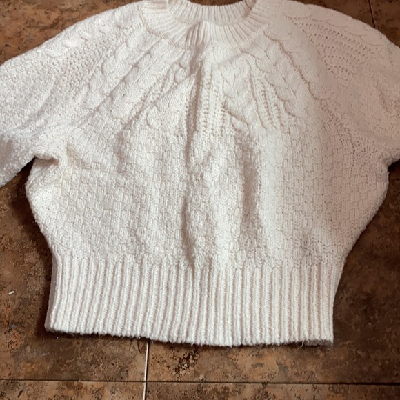 White crew neck. - Picture 2 of 3